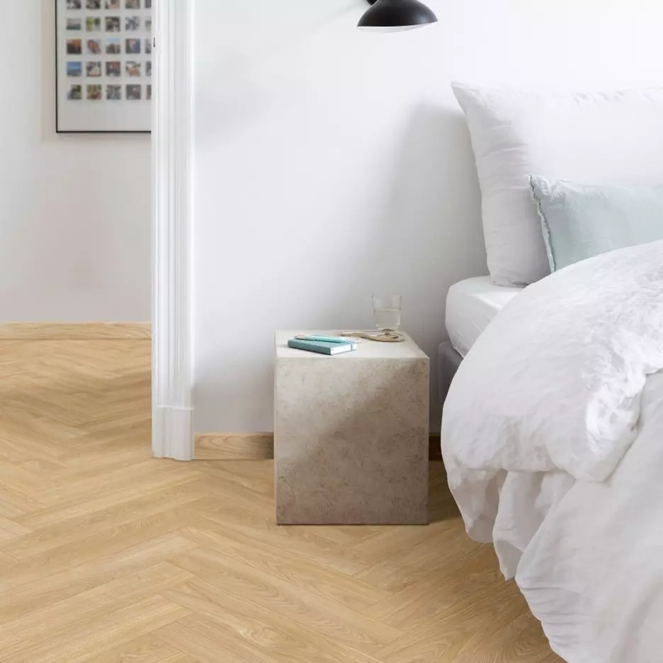 LVT-плитка Moduleo замковая Layred Herringbone Laurel Oak 51282CC 126х630x6 